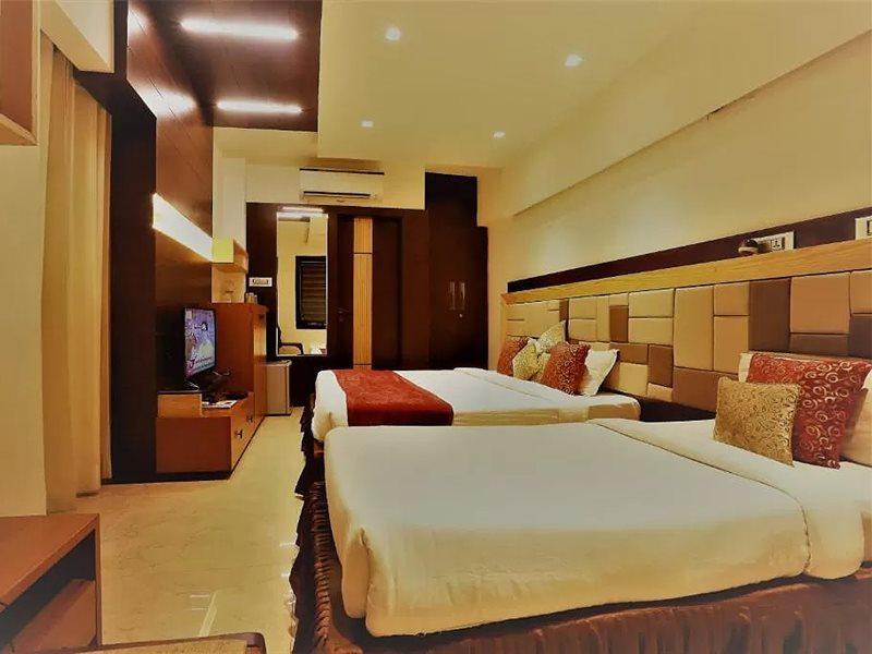 The Ashoka Hotel Индор Екстериор снимка