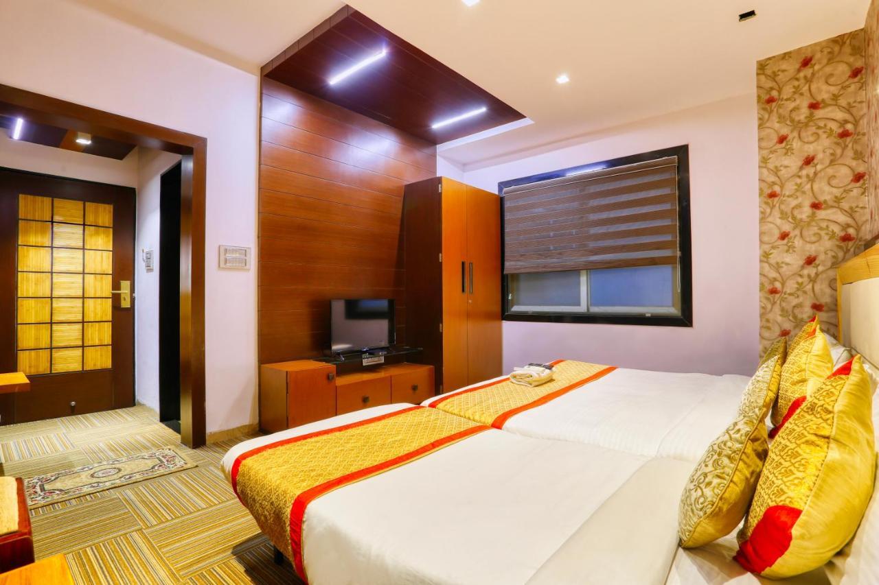 The Ashoka Hotel Индор Екстериор снимка