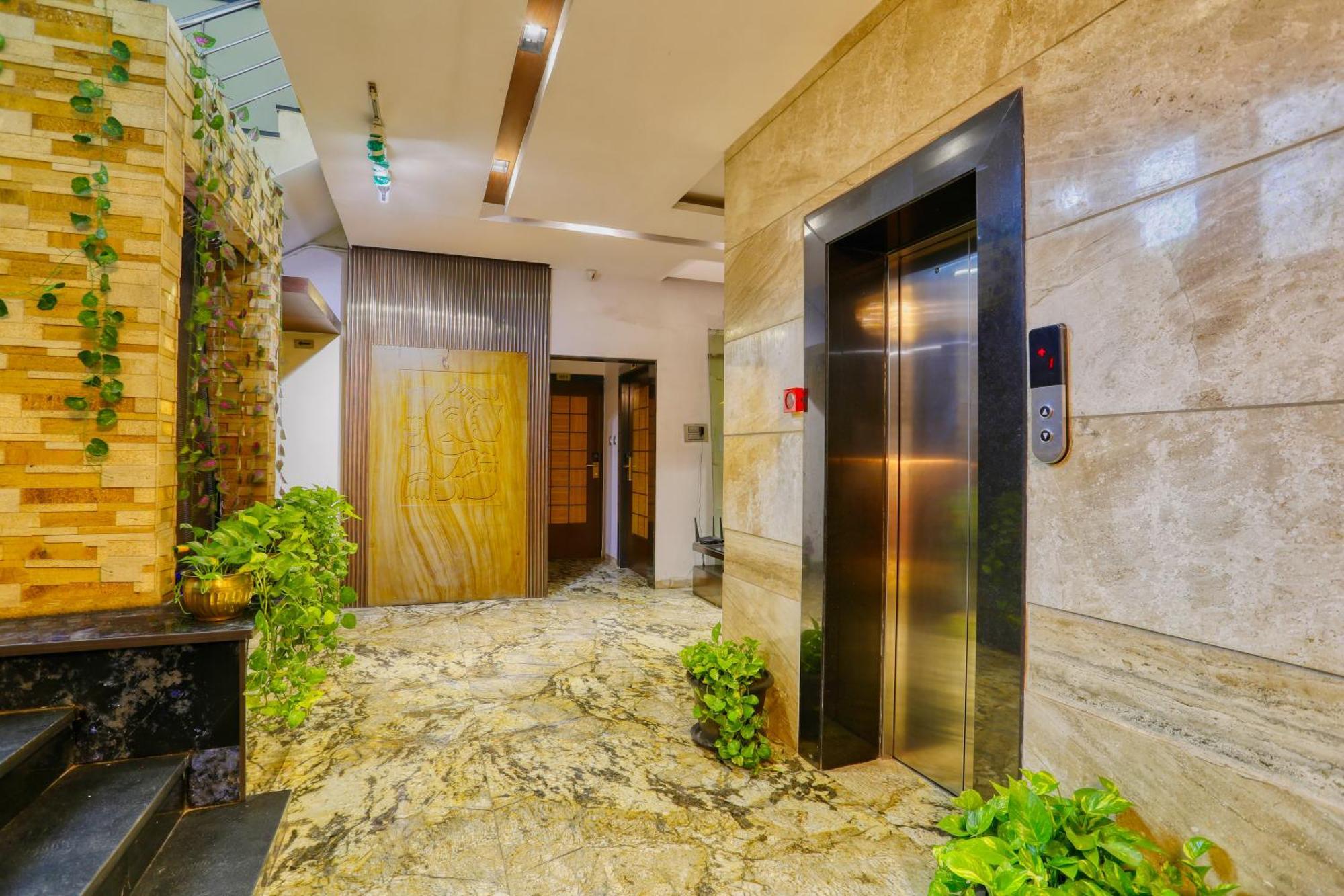 The Ashoka Hotel Индор Екстериор снимка