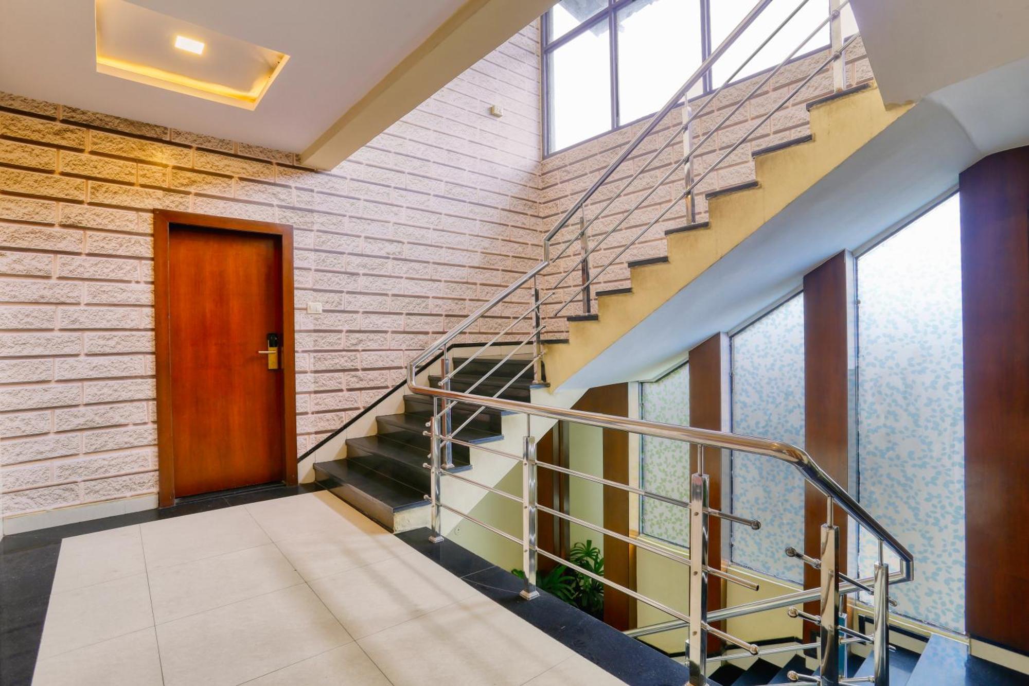 The Ashoka Hotel Индор Екстериор снимка