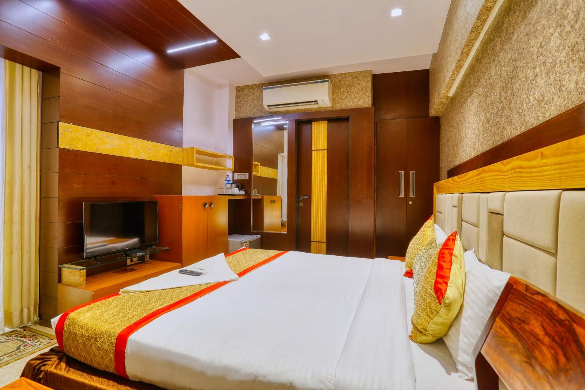 The Ashoka Hotel Индор Екстериор снимка
