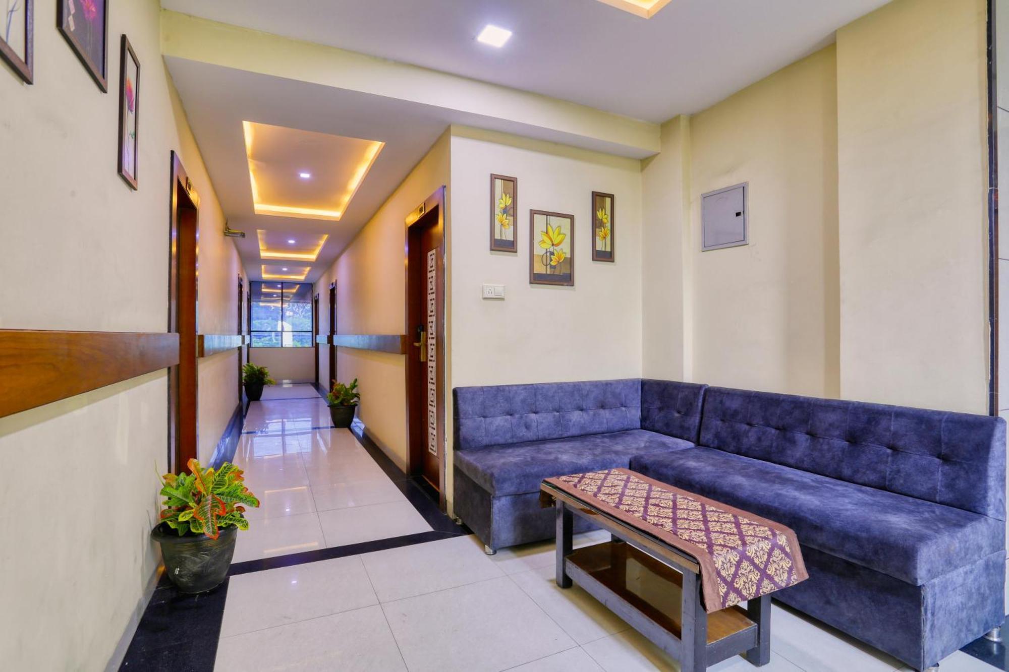 The Ashoka Hotel Индор Екстериор снимка