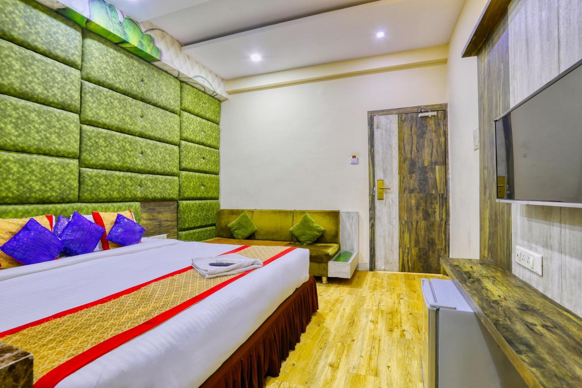 The Ashoka Hotel Индор Екстериор снимка
