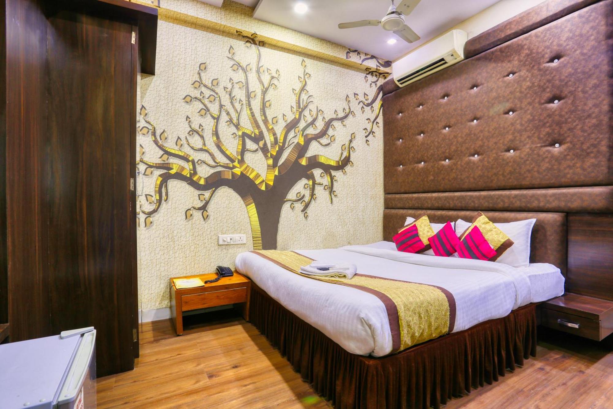The Ashoka Hotel Индор Екстериор снимка