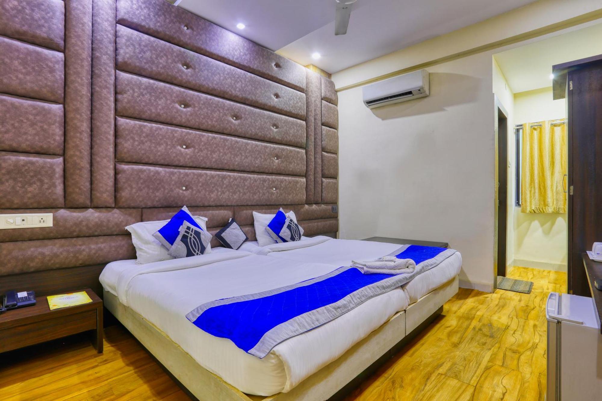 The Ashoka Hotel Индор Екстериор снимка