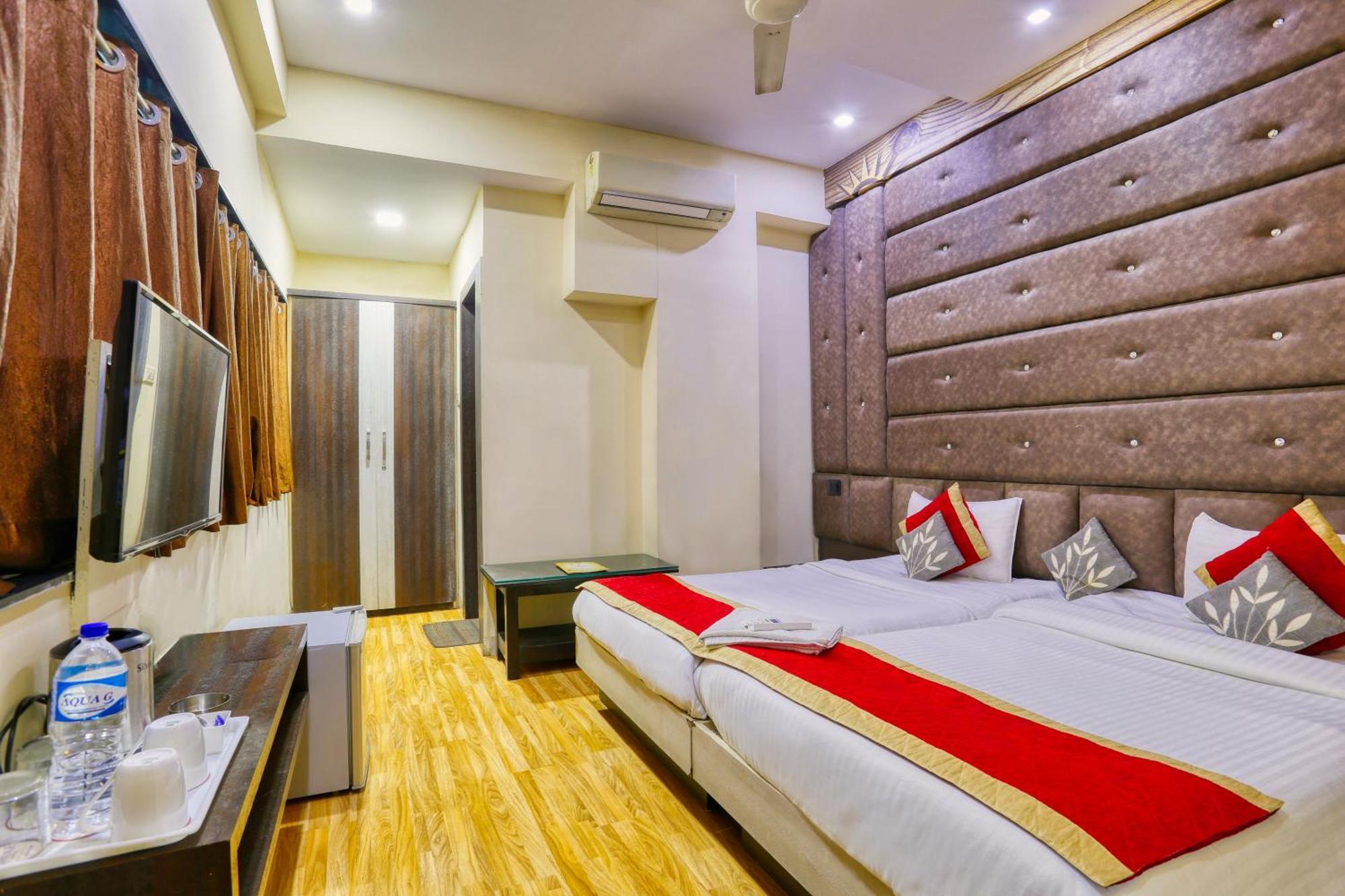 The Ashoka Hotel Индор Екстериор снимка