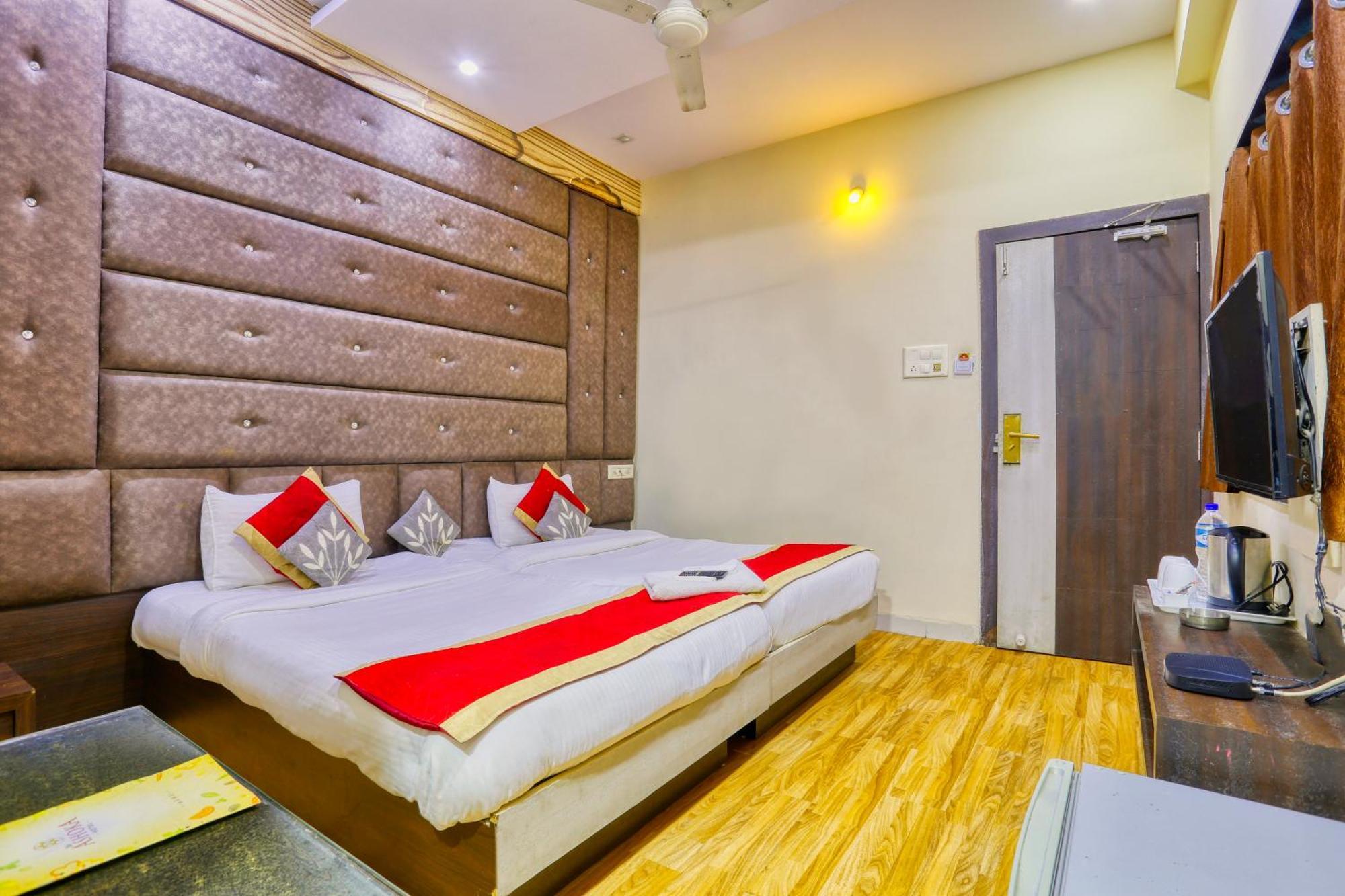 The Ashoka Hotel Индор Екстериор снимка