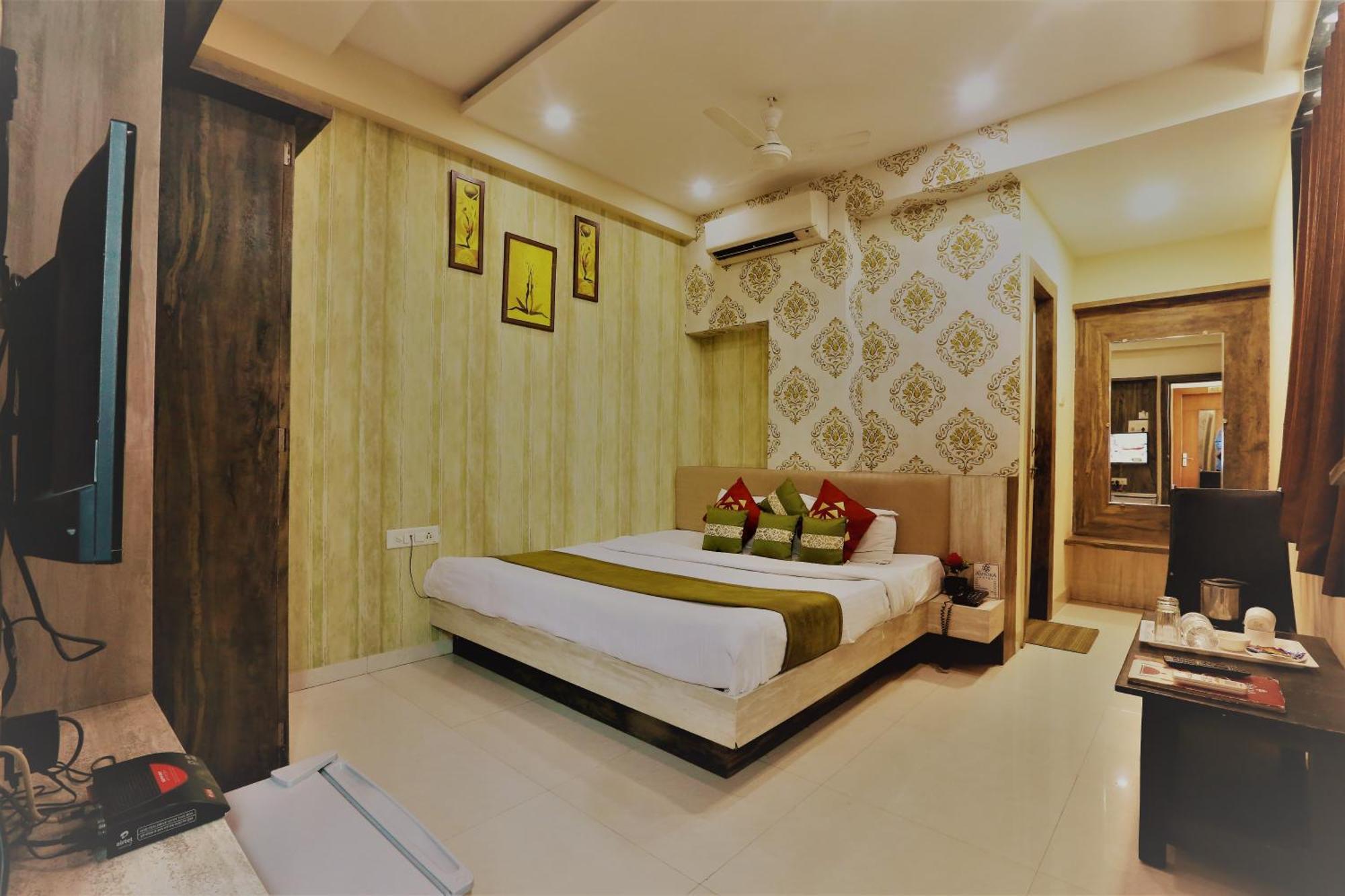 The Ashoka Hotel Индор Екстериор снимка